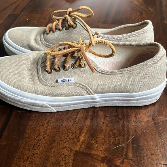 Vans - Picture 5 of 9